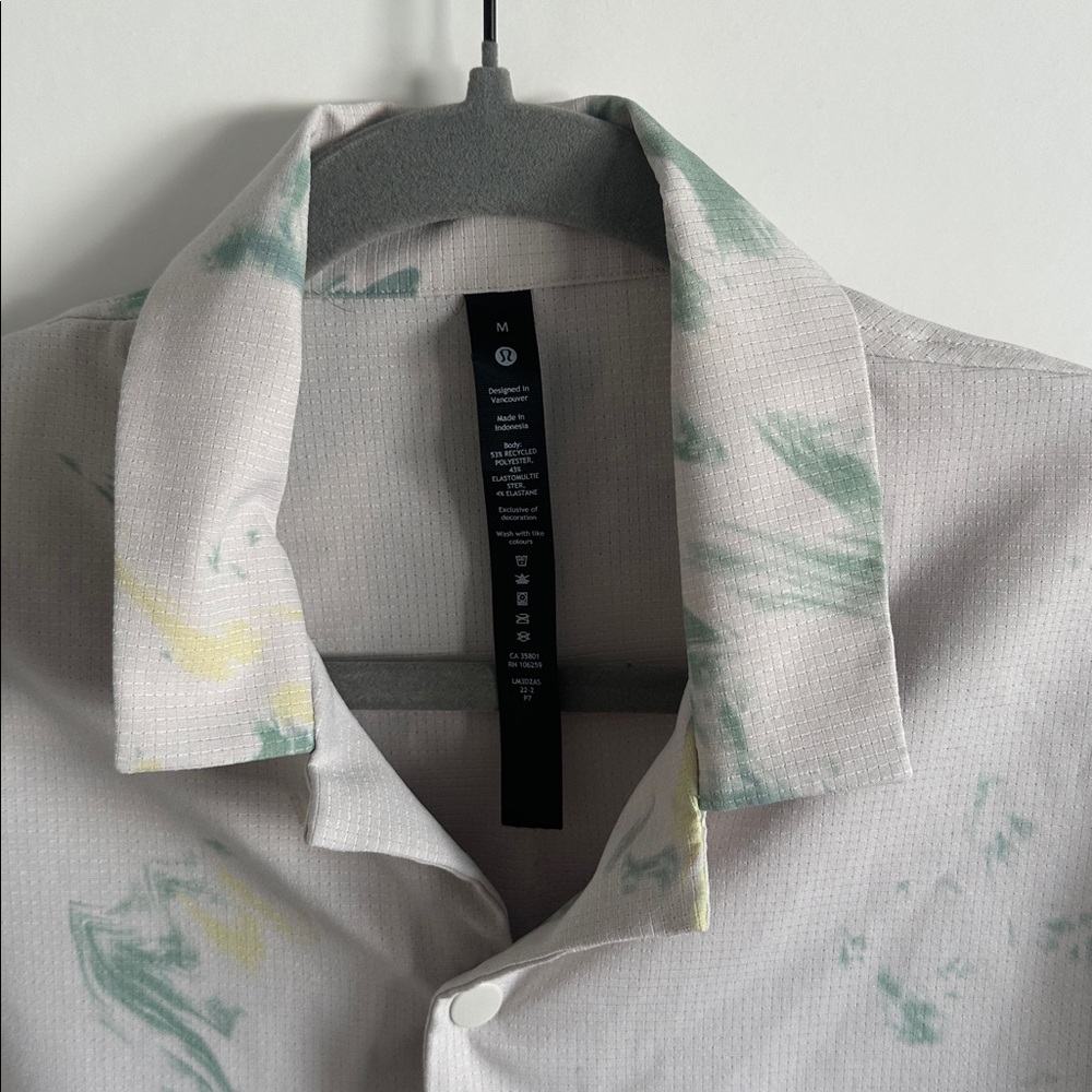 lululemon athletica Airing Easy Camp Collar Shirt  Snap Closure Size Medium - Picture 2 of 9